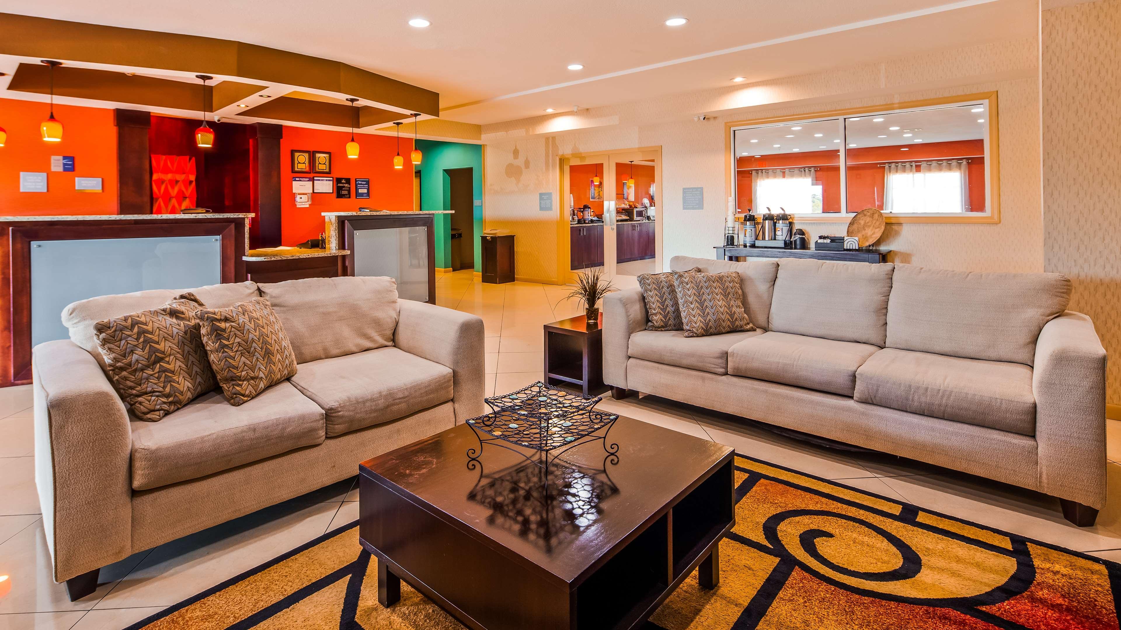 Best Western Plus - Magee Inn & Suites Экстерьер фото