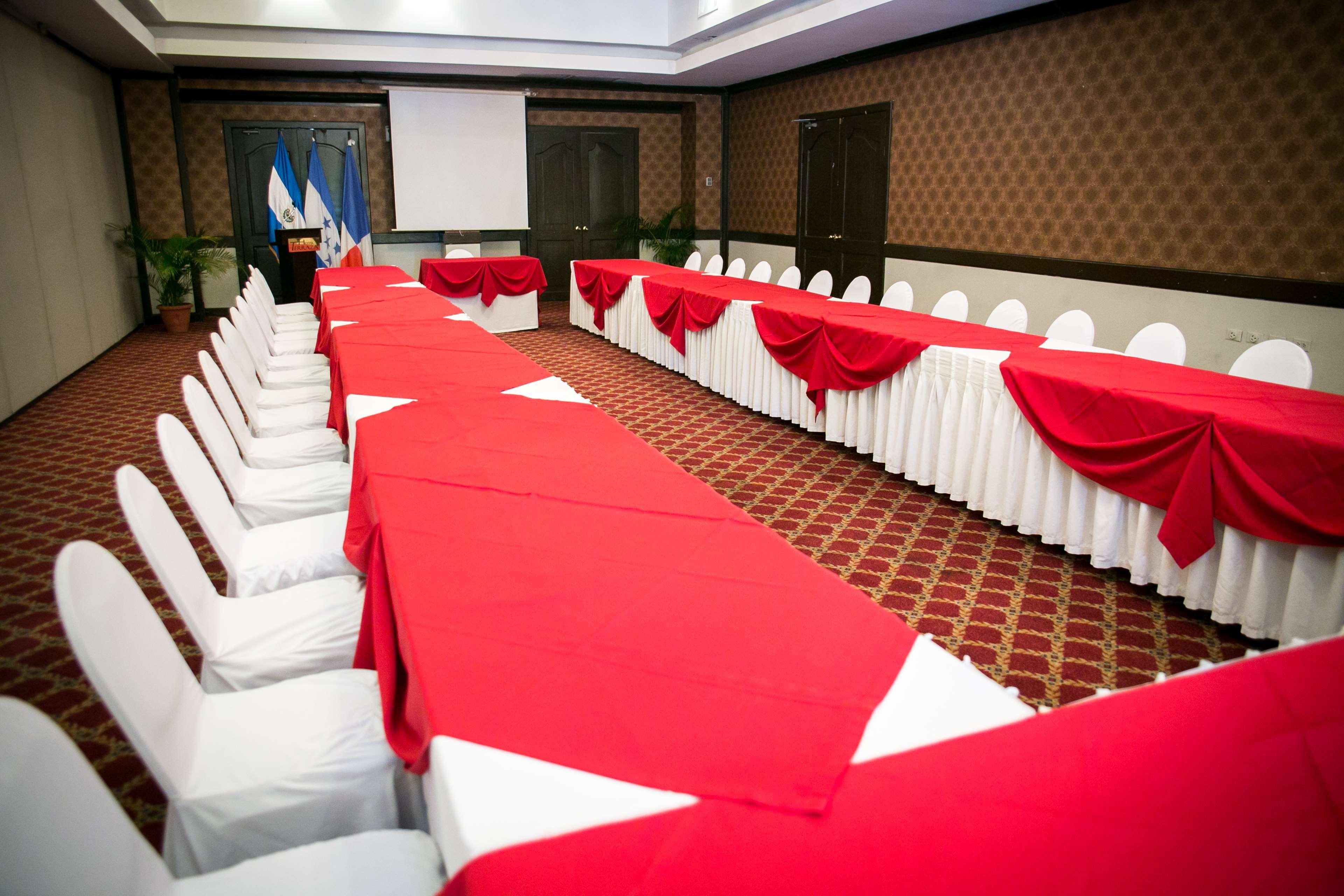 Best Western Plus - Magee Inn & Suites Экстерьер фото