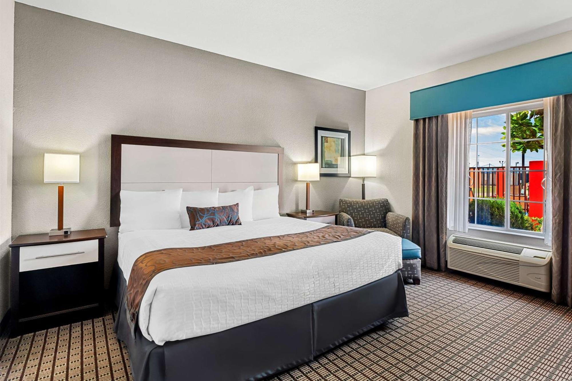 Best Western Plus - Magee Inn & Suites Экстерьер фото