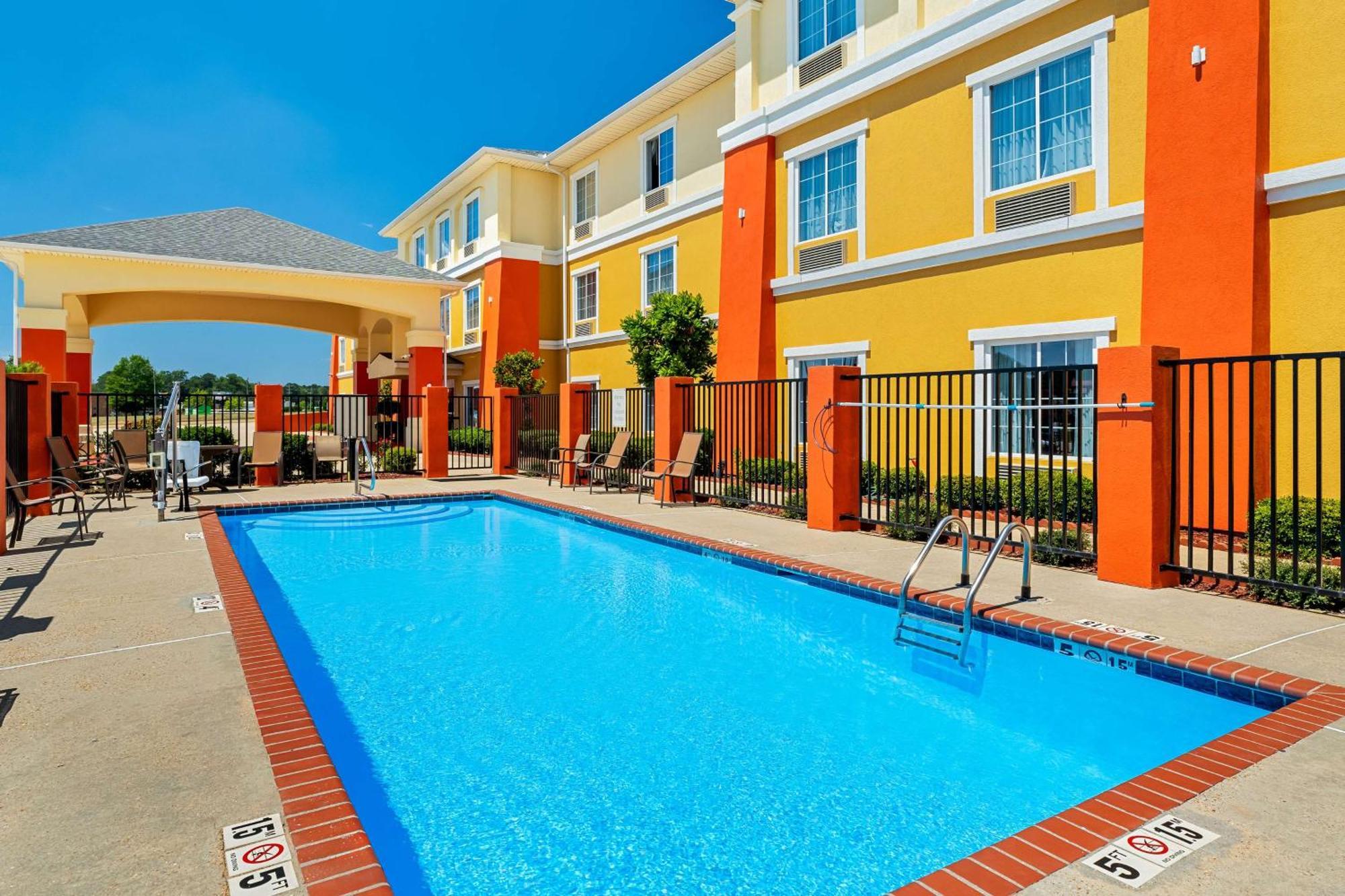 Best Western Plus - Magee Inn & Suites Экстерьер фото
